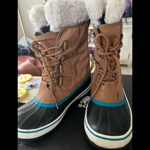 Sorel Women's Winter Carnival Snow Boot, Camel Brown, 7 M US